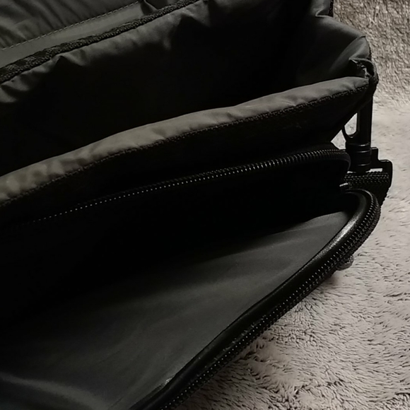 NWOT Camera bag- black/gray color, med size - Picture 7 of 10